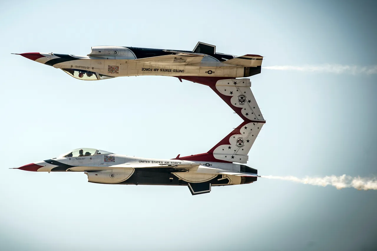 Two US fighter jets collide during Idaho military base air show