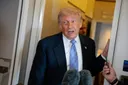 Трамп вели дека САД го одложуваат планираниот напад врз Иран во вторник