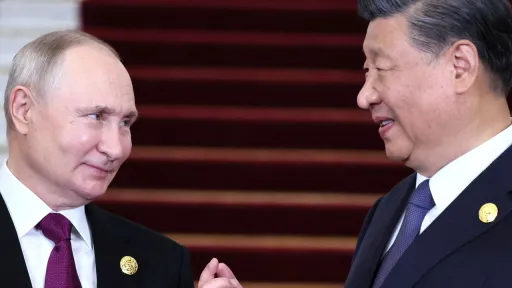 Си принимает Путина. И отправляет сигнал Вашингтону