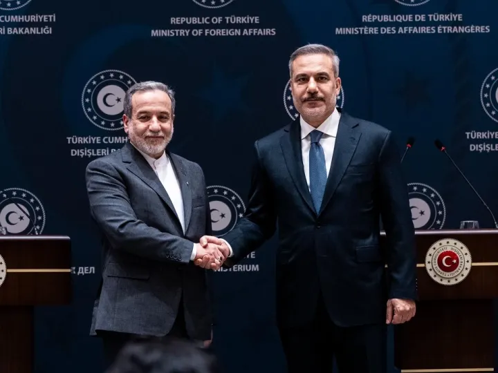 Fidan e Araghchi discutem as negociações de paz EUA-Irão que estão paralisadas