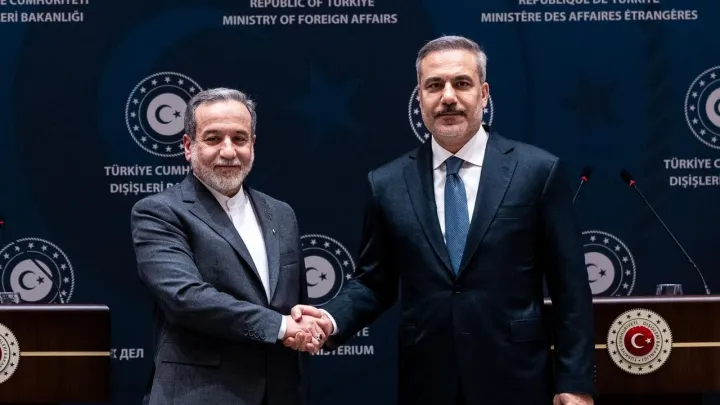 Fidan e Araghchi discutem as negociações de paz EUA-Irão que estão paralisadas