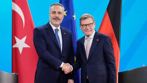 Fidan urges US-Iran dialogue as Germany backs Türkiye