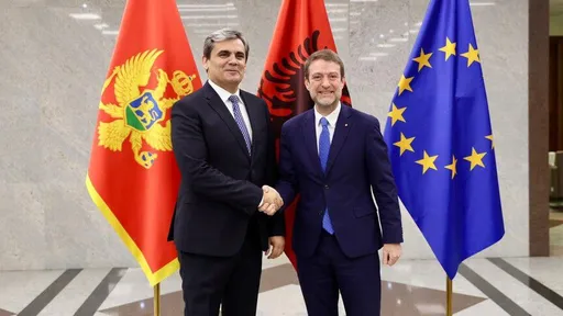 Hoxha: Shqipëria dhe Mali i Zi kanë ndërtuar një model të vërtetë të bashkëpunimit rajonal