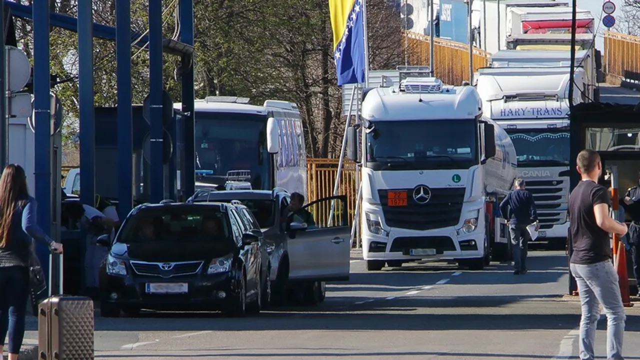 Mbyllet një nga pikat kufitare mes Bosnjës dhe Kroacisë, shkak shembja e një pjese të urës