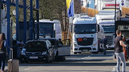 Mbyllet një nga pikat kufitare mes Bosnjës dhe Kroacisë, shkak shembja e një pjese të urës