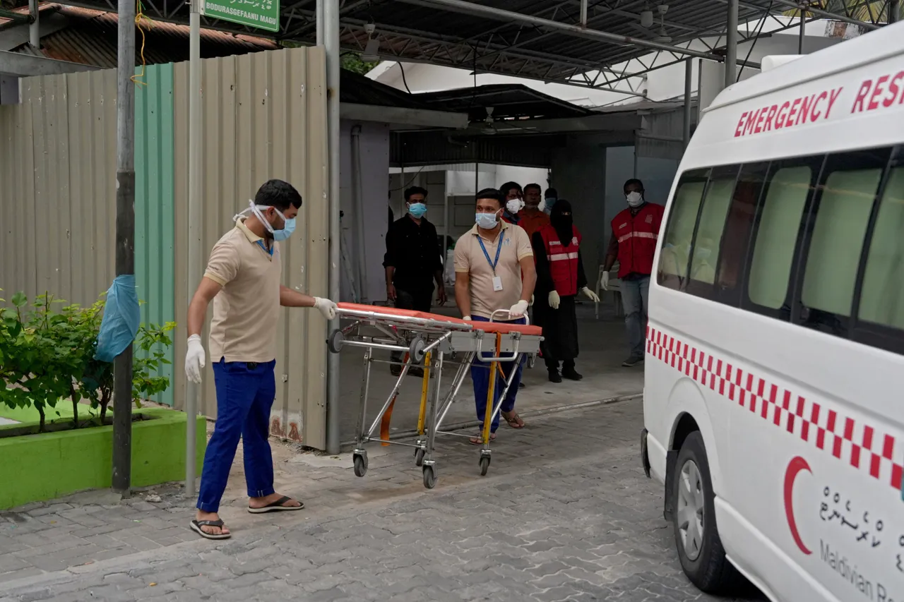Nxirren trupat e pesë italianëve të zhdukur pas zhytjes në shpellë në Maldive