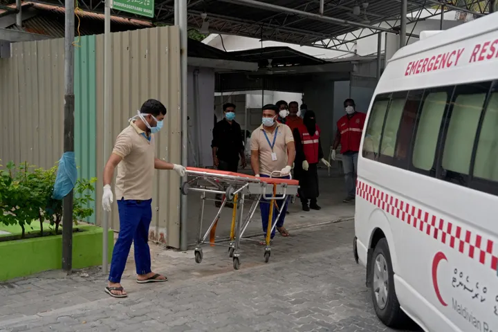 Nxirren trupat e pesë italianëve të zhdukur pas zhytjes në shpellë në Maldive