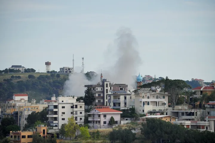 12 قتيلاً جراء غارات إسرائيلية جنوبي لبنان.. وجيش الاحتلال يعترف بمقتل أحد ضباطه