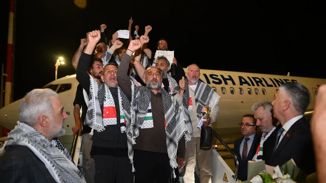 “Qlobal Sumud” humanitar yardım donanmasının fəlları İstanbula gətirilib