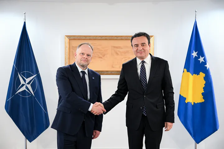 Kurti dhe Maqedonci presin zyrtarin e NATO-s Hamilton, diskutohet formimi i Xhandarmërisë së Kosovë