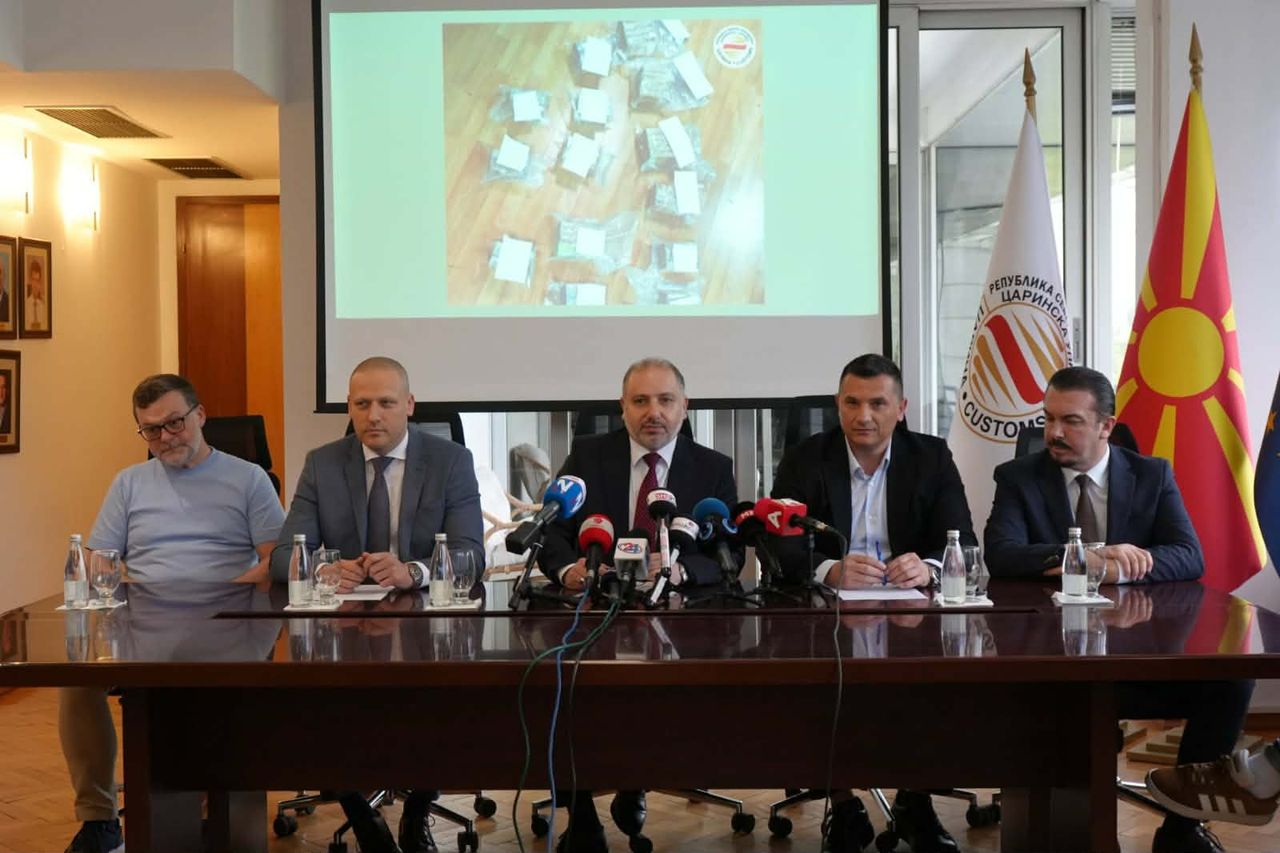 Dogana e Maqedonisë së Veriut konfiskon 500 mijë euro në pikën kufitare Tabanoc