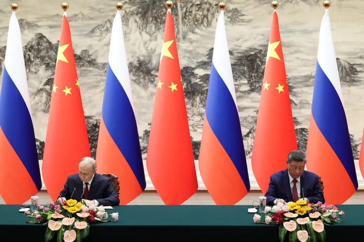 Russia, China sign 20 documents spanning economy, energy, transport and global cooperation