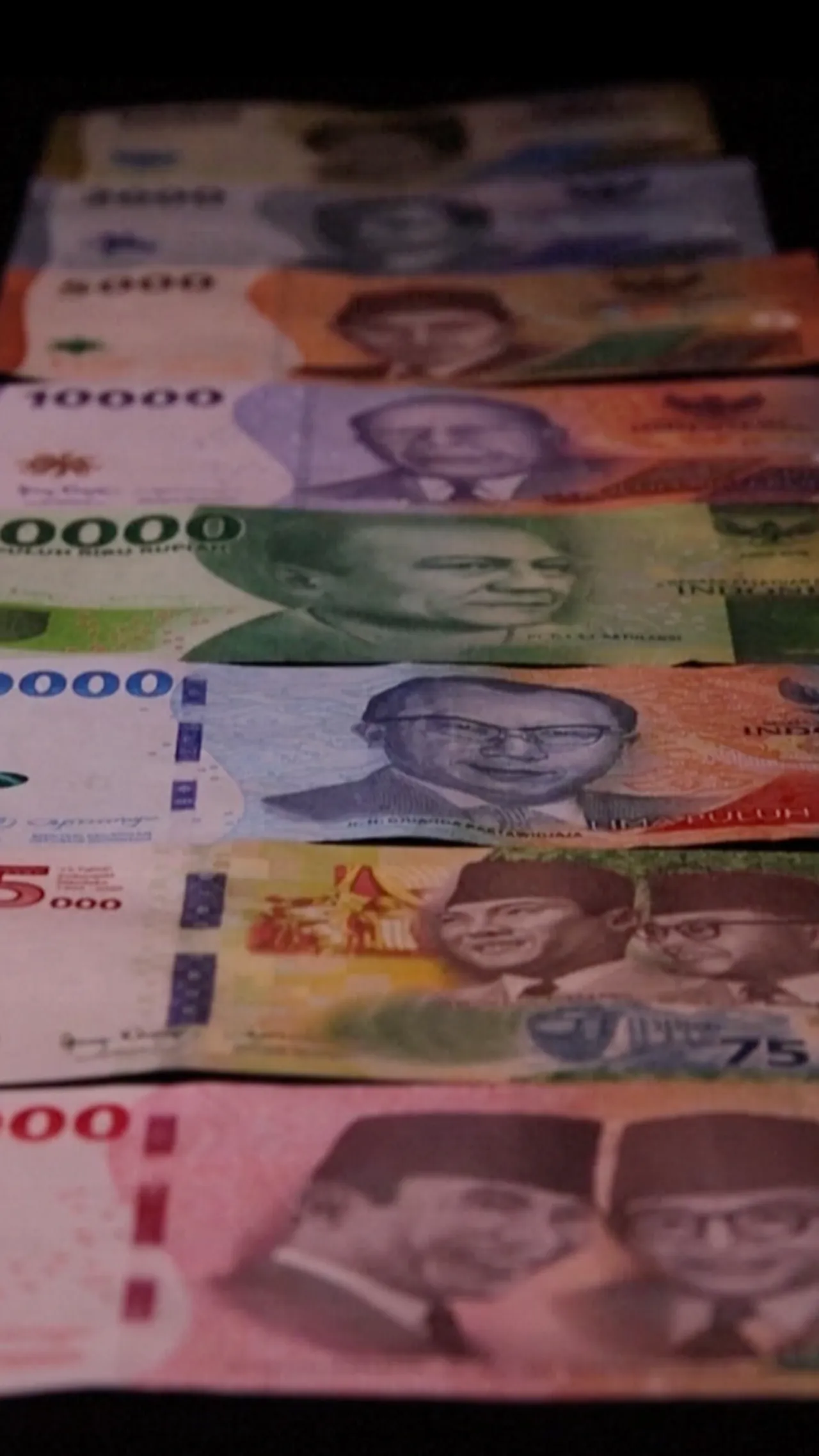 Rupiah melemah ke level terendah sementara pemerintah siapkan intervensi pasar obligasi