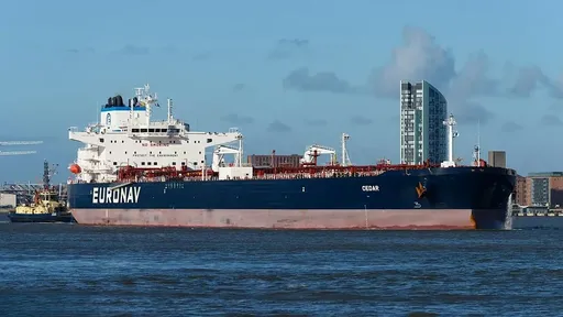 Schepen van CMB.TECH zitten nog steeds vast in de Straat van Hormuz: “De bemanningsleden ongedeerd"
