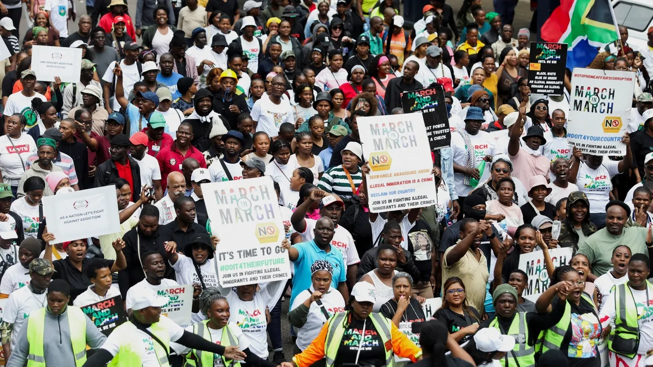 Hundreds of migrants in South Africa flee homes amid anti-immigrant protests