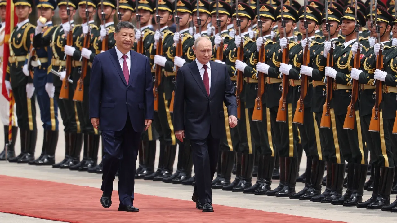 Putin e Xi Jinping encontram-se em Pequim dias após a visita de alto perfil de Donald Trump à China