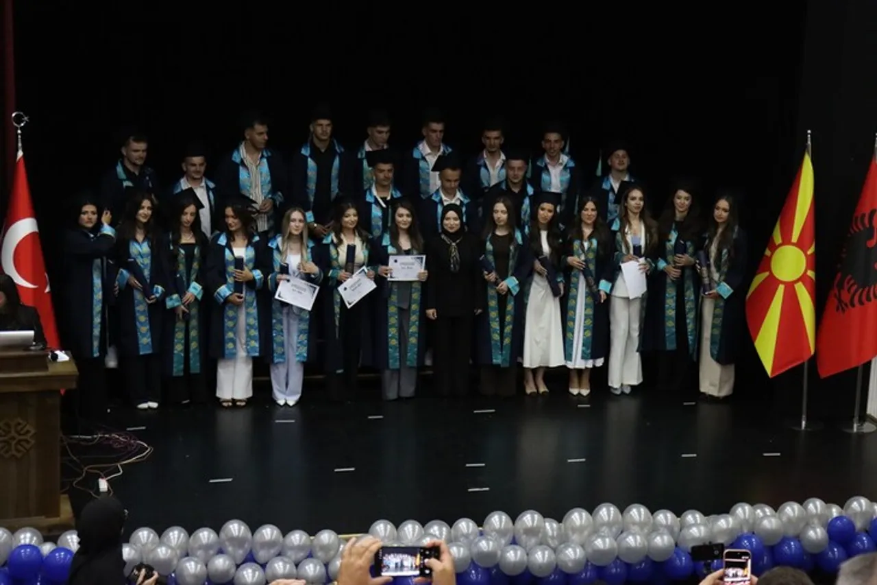 Mbahet ceremonia e diplomimit në shkollën e Fondacionit turk Maarif në Tetovë
