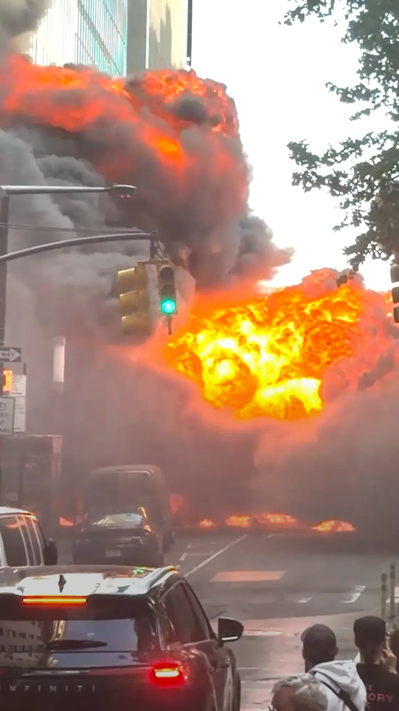 Sebuah kendaraan meledak di Wall Street, New York