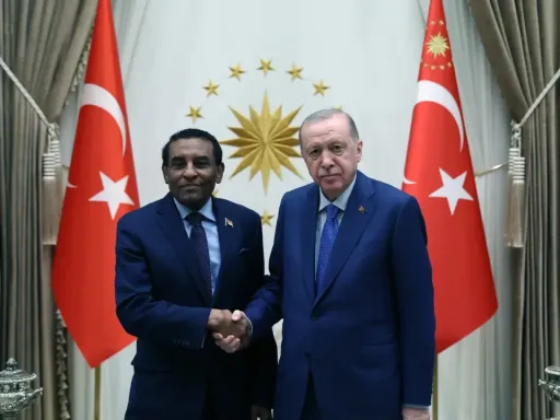 رئیسجمهور اردوغان در دیدار با نخستوزیر سودان بر حمایت از ثبات و تمامیت ارضی این کشور تأکید کرد