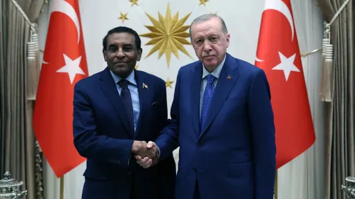Ärdoğan Sudan xökümät başlığı İdris belän ütkärgän söyläşüdä ilneñ suverenlığına xuplawın citkerde