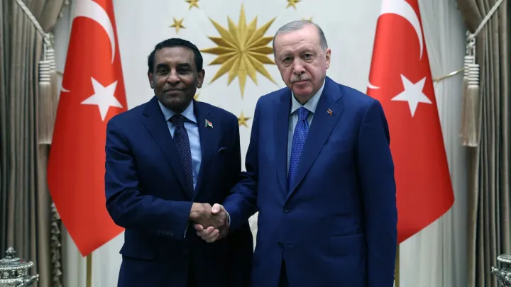 Ärdoğan Sudan xökümät başlığı İdris belän ütkärgän söyläşüdä ilneñ suverenlığına xuplawın citkerde