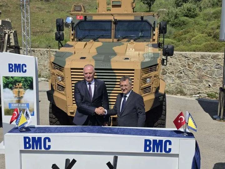 Helez u Turkiye potpisao ugovor za nabavku sanitetske verzije novog vozila KIRPI za OS BiH