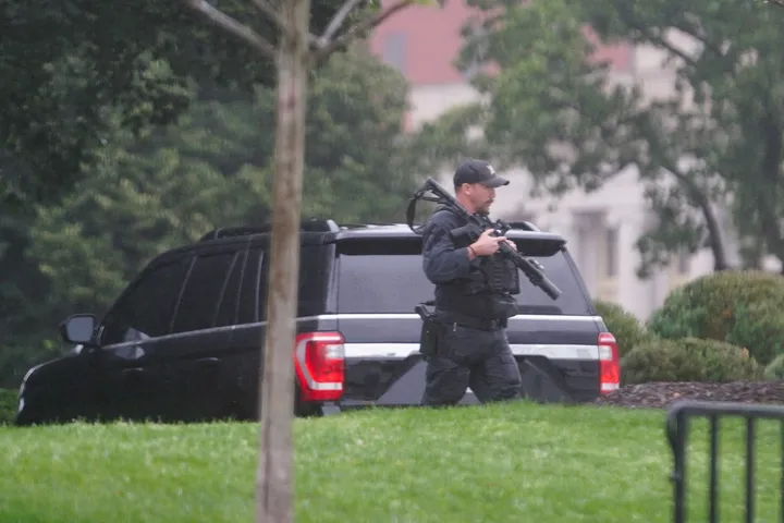 Gunshots heard near White House, Secret Service rush to secure scene