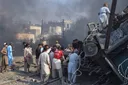 Pengebom bunuh diri menargetkan kereta api Pakistan, menewaskan dan melukai lebih dari 100 orang