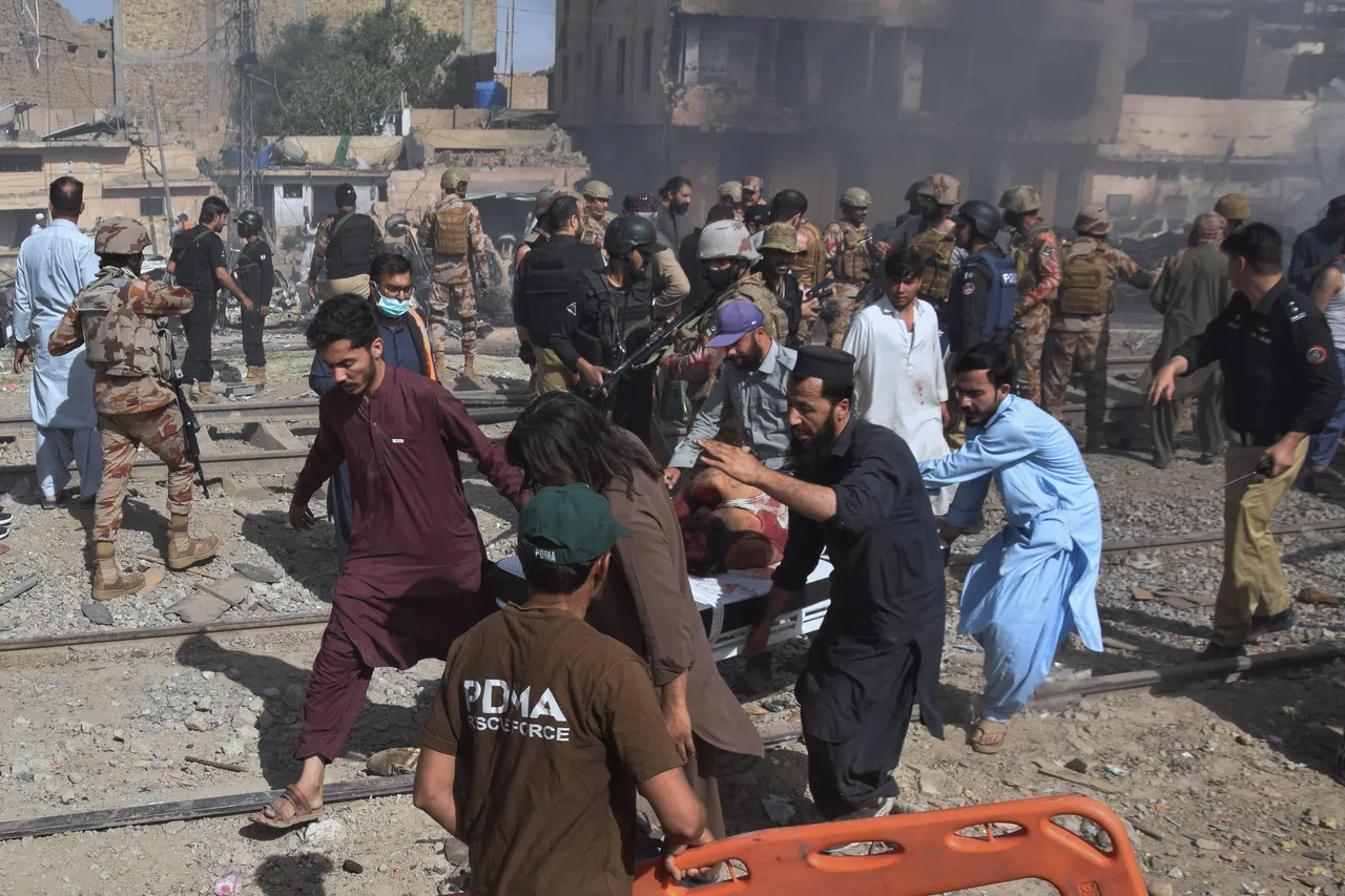 Shpërthim i fuqishëm në një tren mallrash në Pakistan, 28 të vrarë dhe 90 të plagosur