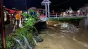 Ratusan rumah di Bogor terendam banjir, satu rumah warga ambruk