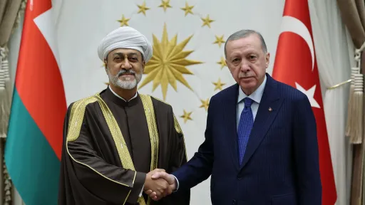 أردوغان يبحث مع سلطان عمان القضايا الإقليمية والدولية ويؤكد دعم الجهود الدبلوماسية