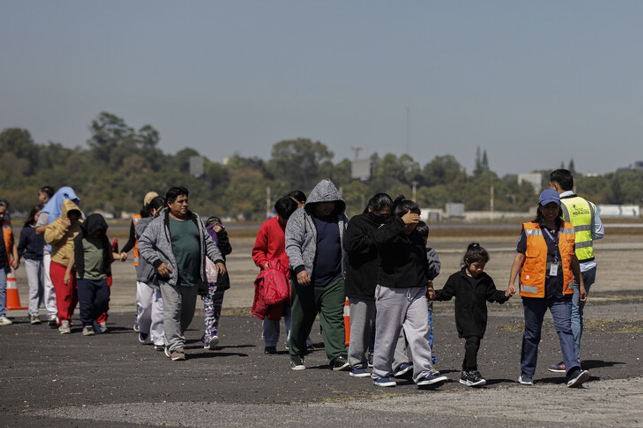 Holanda avancon planet për qendra kthimi të migrantëve jashtë BE së