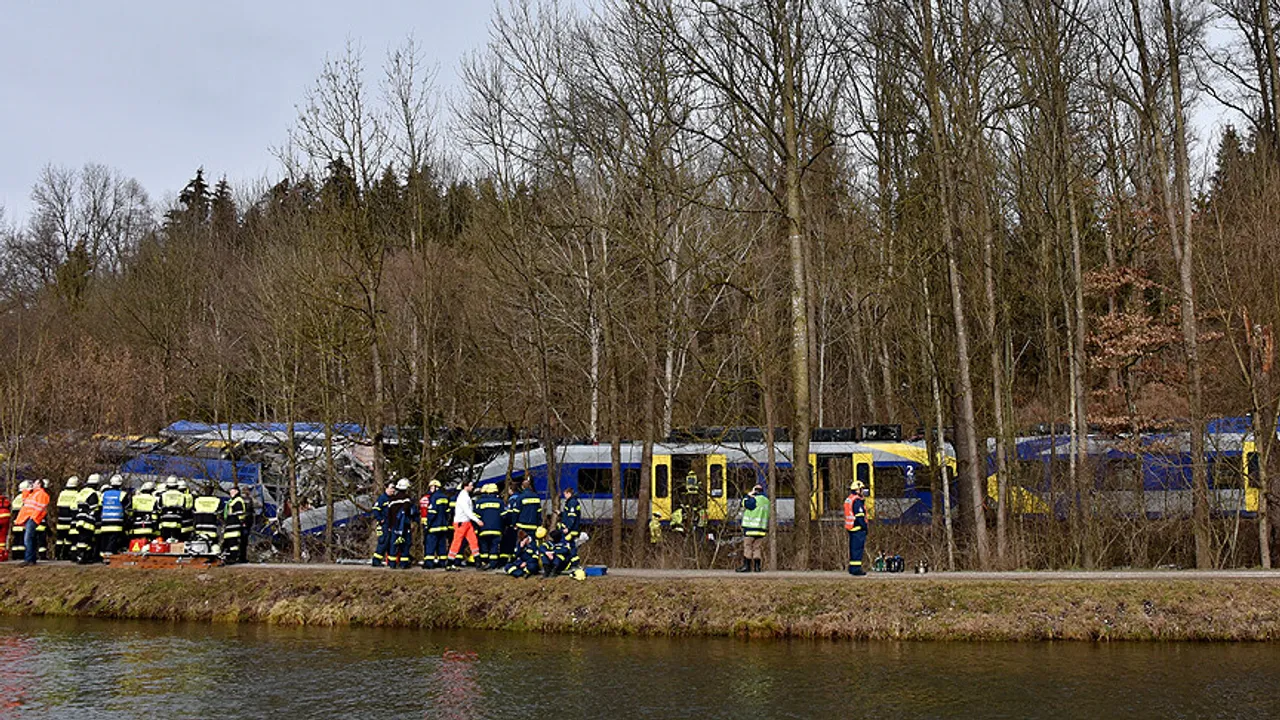 Nekoliko poginulih u sudaru voza i školskog autobusa u Belgiji