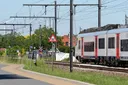Четири лица загинаа при судир на училишен автобус и воз во Белгија