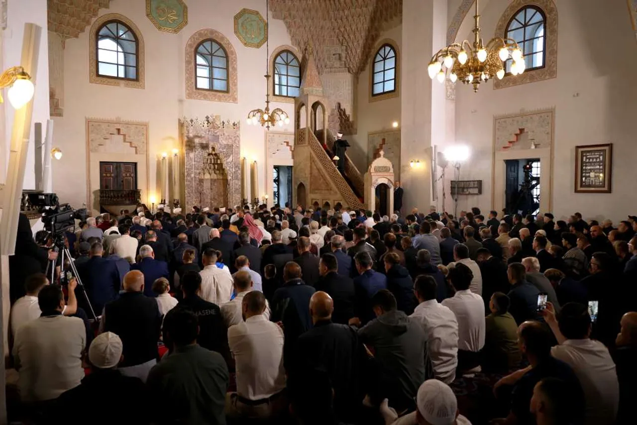 Klanjanjem bajram-namaza muslimani u BiH dočekali Kurban bajram