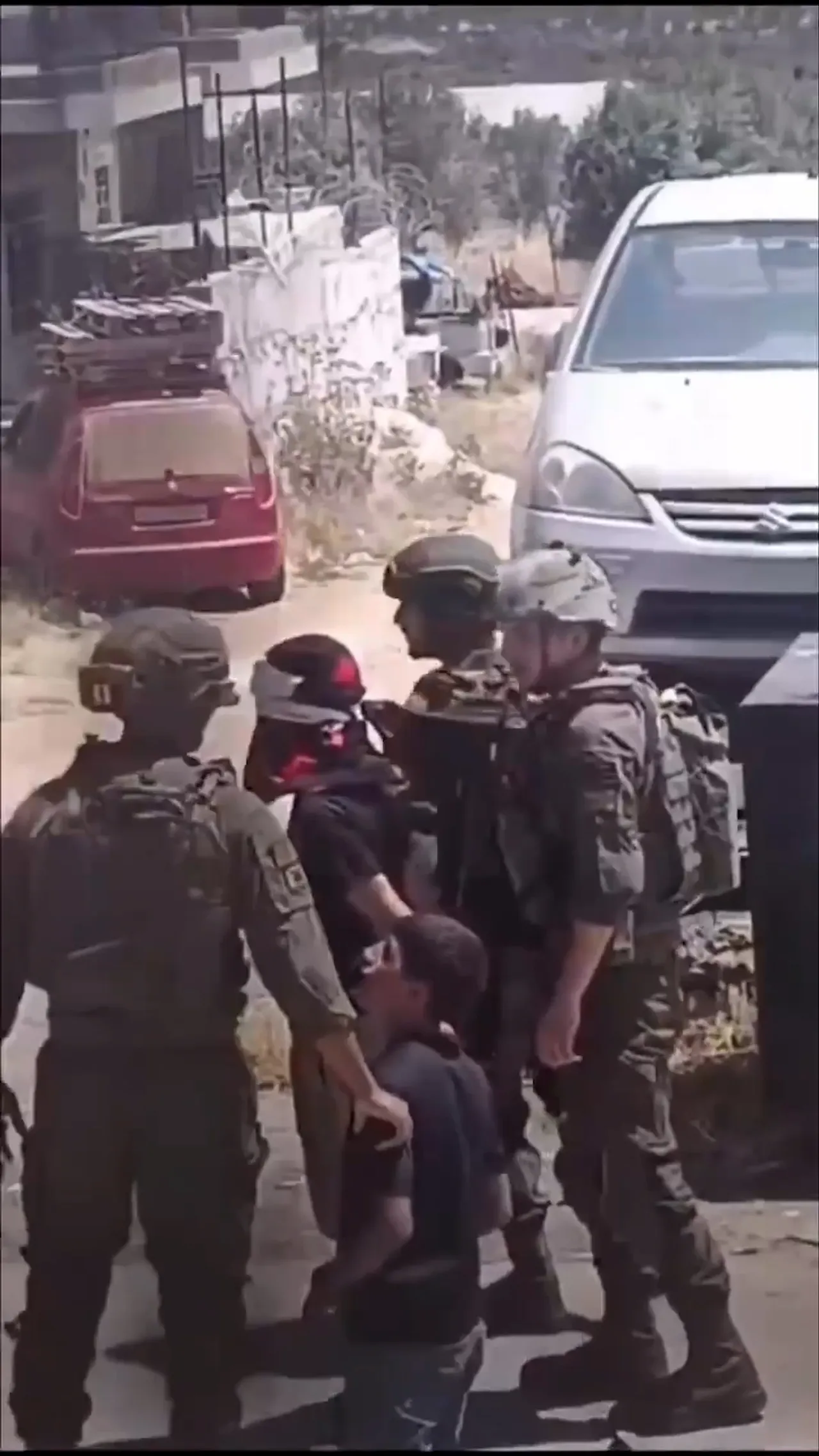 Pasukan Israel menangkap dan menutup mata dua anak laki-laki Palestina