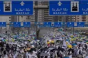 حجاج بيت الله الحرام يبدؤون رمي الجمرات في أول أيام التشريق