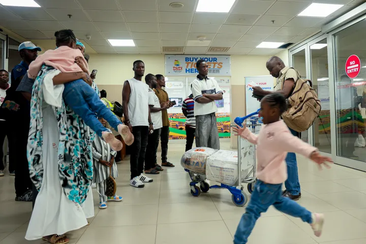 Le Ghana accueille le premier groupe des 300 citoyens rapatriés d’Afrique du Sud
