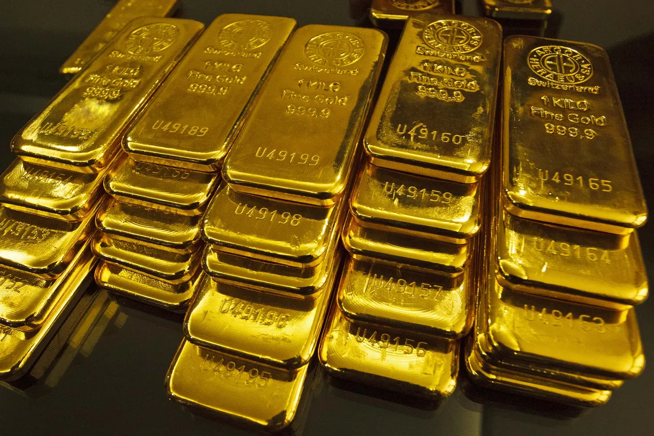 Former CIA officer accused of hiding over $40M in gold bars at home
