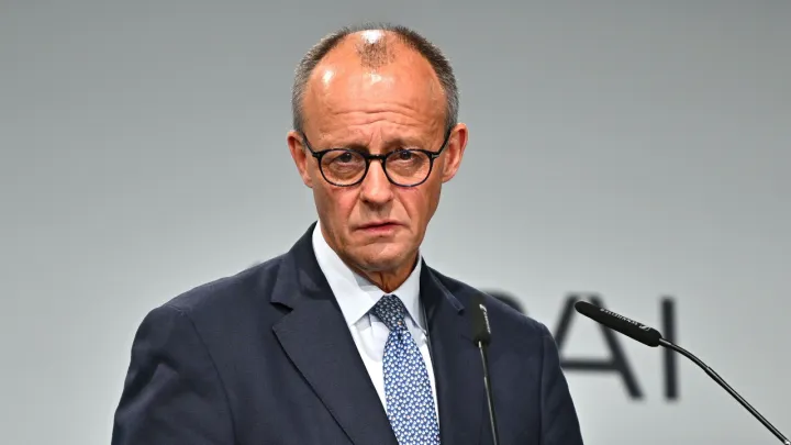 Merz als „Lackaffe“ bezeichnet – Strafbefehl