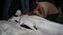 استشهاد فلسطيني بقصف إسرائيلي وحرق خيام للنازحين في غزة