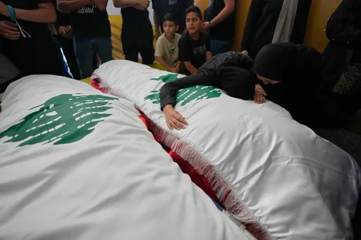 عشرات القتلى في لبنان ومزاعم إسرائيلية بتجاوز نهر الليطاني وقتل 7500 من حزب الله خلال الحرب