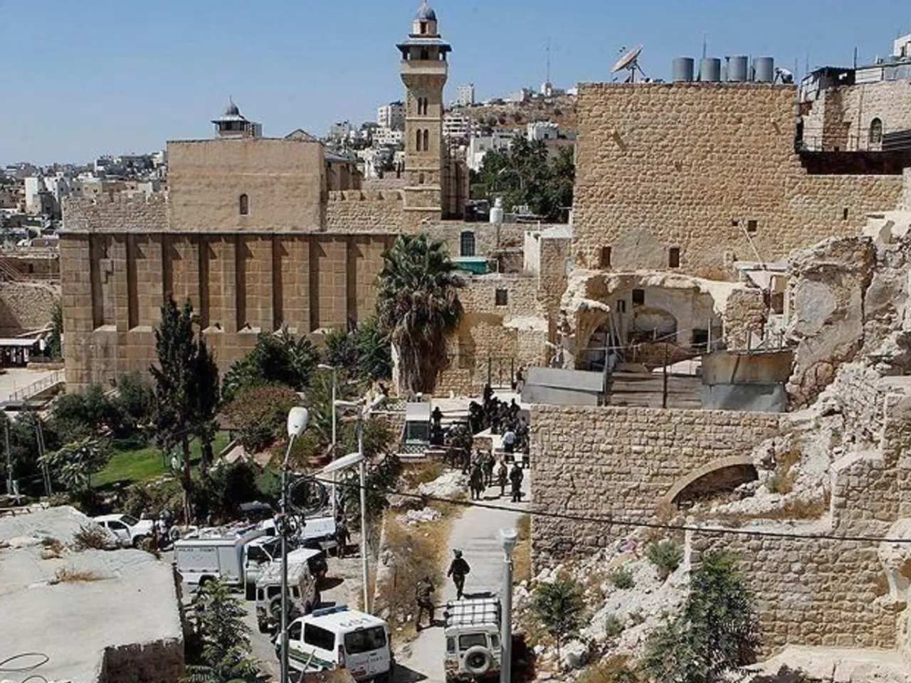 وسط إدانات فلسطينية.. جيش الاحتلال يغلق المسجد الإبراهيمي في الخليل "حتى إشعار آخر"