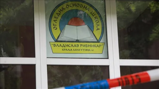 Srbija odaje počast žrtvama napada u Osnovnoj školi "Vladislav Ribnikar"