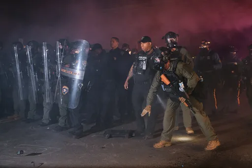 Anti-ICE rally turns violent outside New Jersey detention centre in US