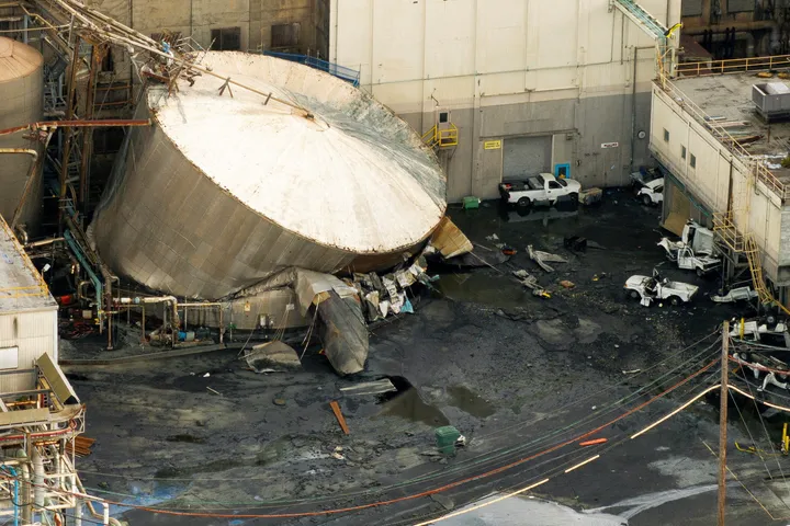 US chemical tank blast raises death toll to 11 in Washington state paper facility