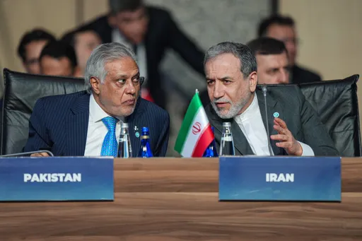 Top Pakistani, Iranian diplomats discuss efforts to revive stalled talks with US