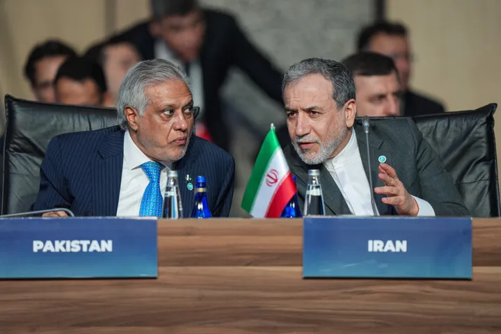 Top Pakistani, Iranian diplomats discuss efforts to revive stalled talks with US