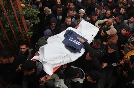 استشهاد مصور بـ"الجزيرة" و9 فلسطينيين آخرين بقصف إسرائيلي على غزة