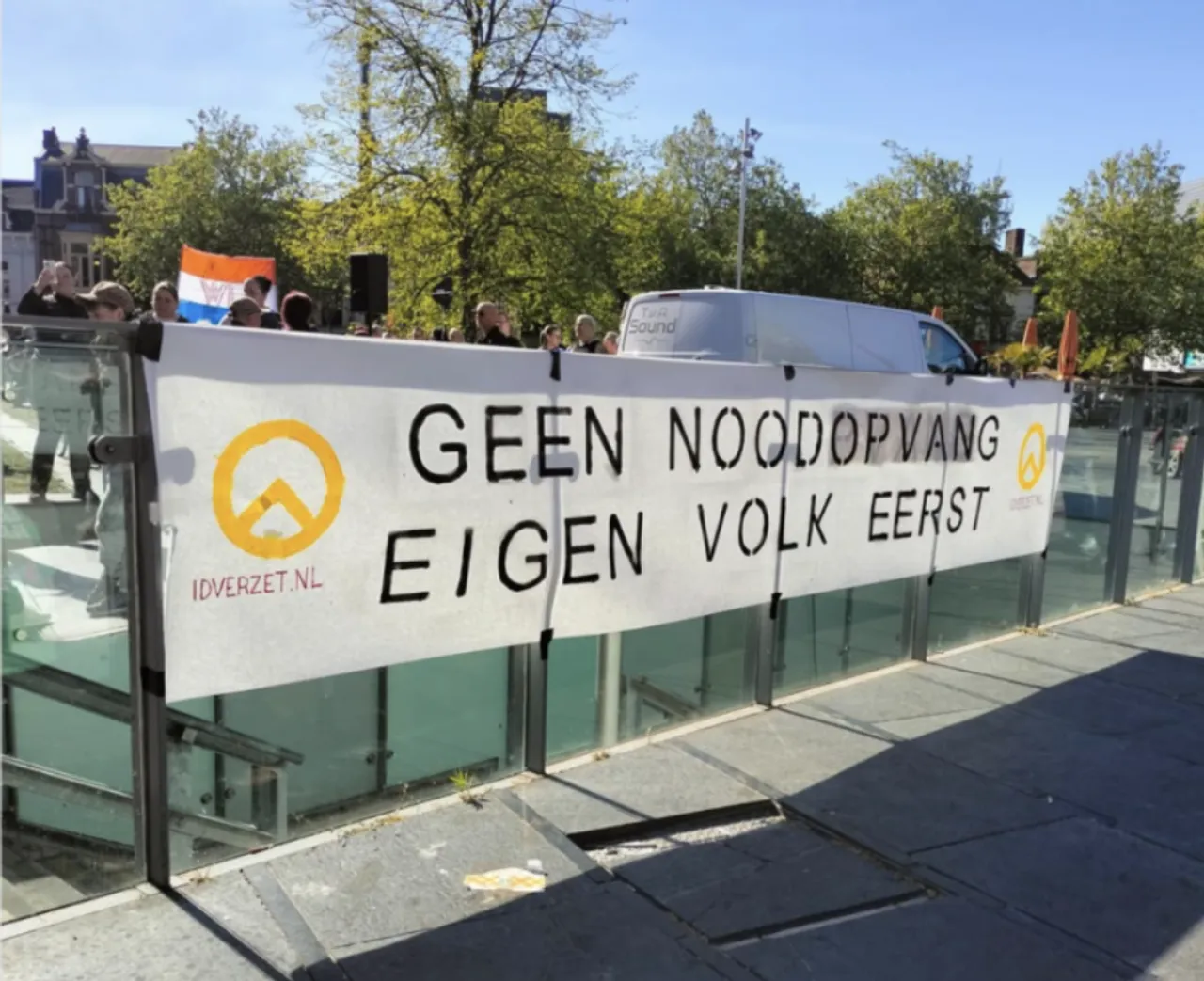 Extreemrechtse groepering zou asieldemonstraties aanwakkeren om haar invloed te vergroten